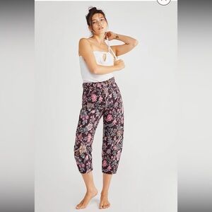 Levis X Free People Tapestry Print Relaxed Curvy Tapered Barrel Crop Pants 28